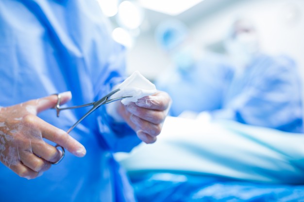 Pozostawienie narzędzia lub ciała obcego w polu operacyjnym, czyli ciele pacjenta jako błąd medyczny