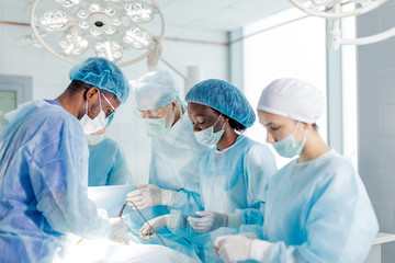 Odszkodowanie za operację i zamknięcie klipsami oraz zaciskami przewodu żółciowego jako błąd medyczny lekarza w szpitalu