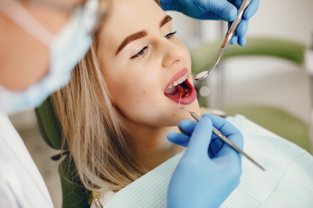 Odszkodowanie za leczenie endodontyczne i przepchnięcie przez stomatologa materiału wypełnieniowego do kanału żuchwy jako błąd medyczny